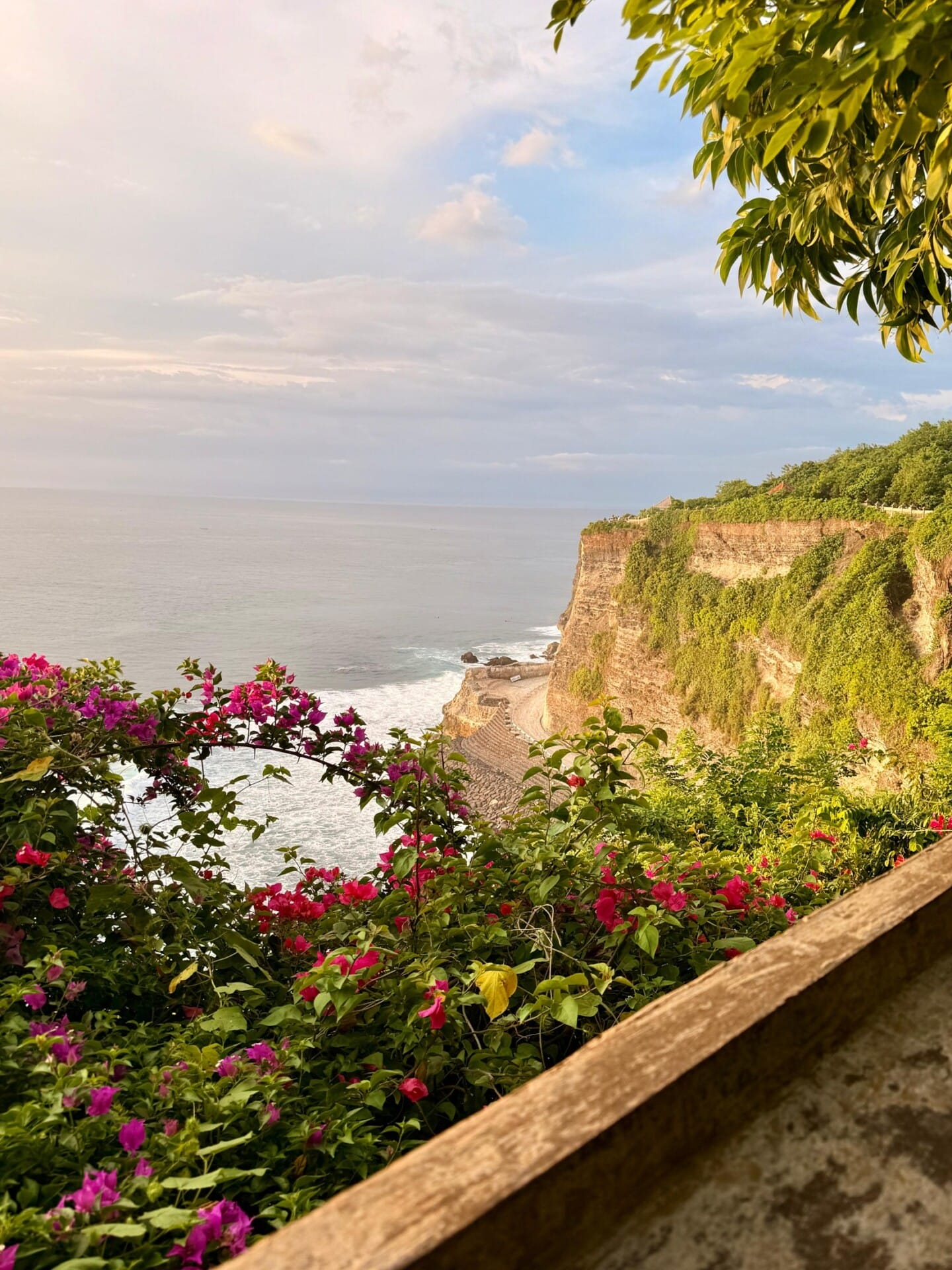 Küstenlandschaft der Bukit-Halbinsel bei Uluwatu